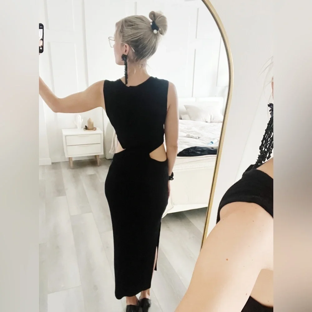 Lna Ribbed Cut Out MIDI Dress - Picture 4 of 7